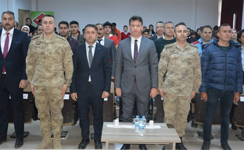 KAYMAKAM BURAK BOZKURT GÜRSES “12 MART İSTİKLÂL MARŞI'NIN KABULÜ VE MEHMET AKİF ERSOY'U ANMA GÜNÜ” PROGRAMINA KATILDI.