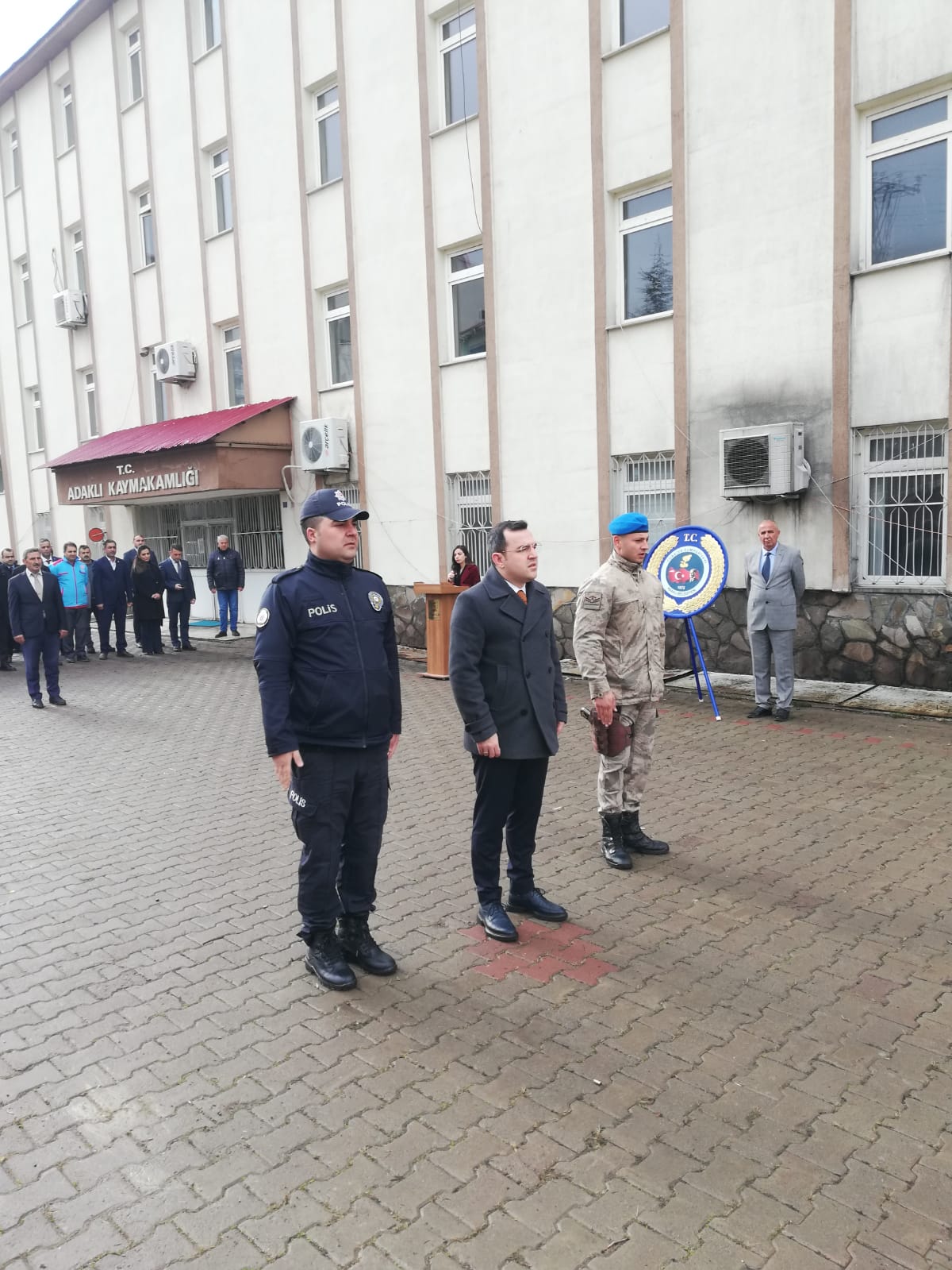 KAYMAKAM İÇEN 18 MART ŞEHİTLERİ ANMA GÜNÜ VE ÇANAKKALE DENİZ ZAFERİNİN 108. YILDÖNÜMÜ ANMA PROGRAMINA KATILDI.
