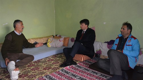 KAYMAKAM BURAK BOZKURT GÜRSES DEPREMZEDE VATANDAŞLARIMIZI ZİYARET ETTİ.